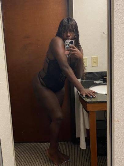 Escorts Denver, Colorado Darkskin Thick Bitch with Bomb ass Throat Come Experience this Good Good😏