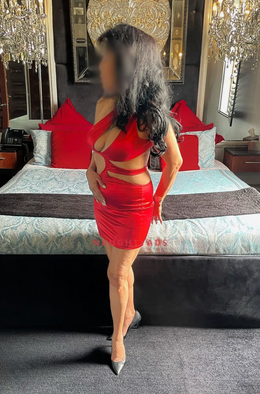 Escorts Canberra, Australia Claudia Lopez