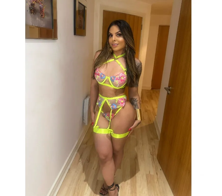 Escorts Glasgow, Scotland TS EMILY - TOP NUMBER 01