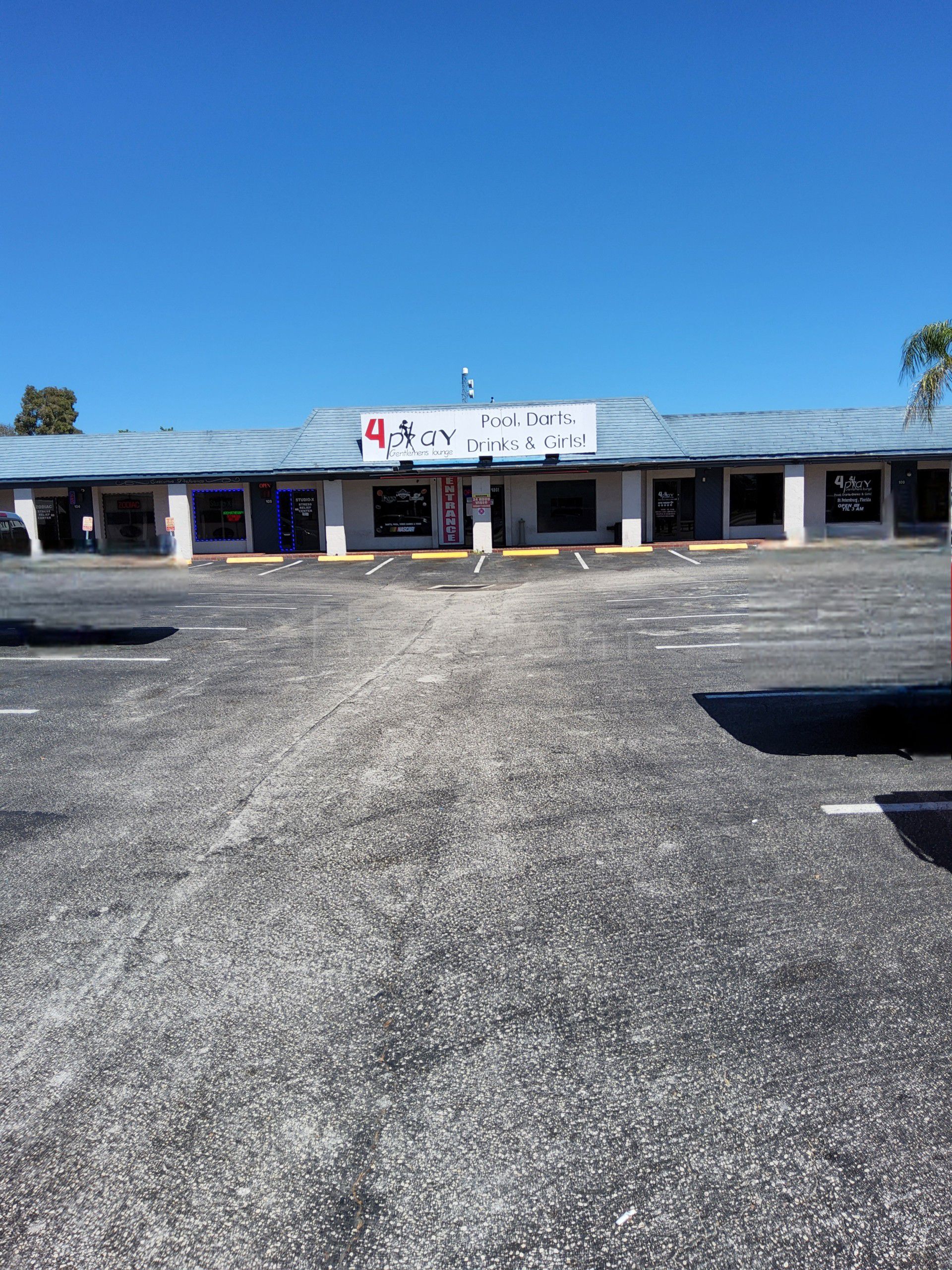 4 Play Gentlemens Lounge strip clubs in St. Petersburg, FL (727) 577