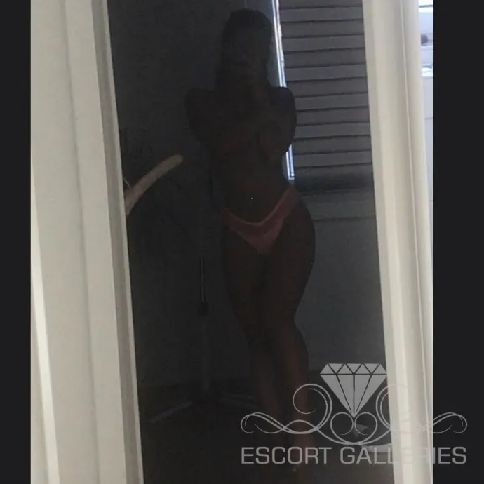 Escorts Koeln, Germany Sahra