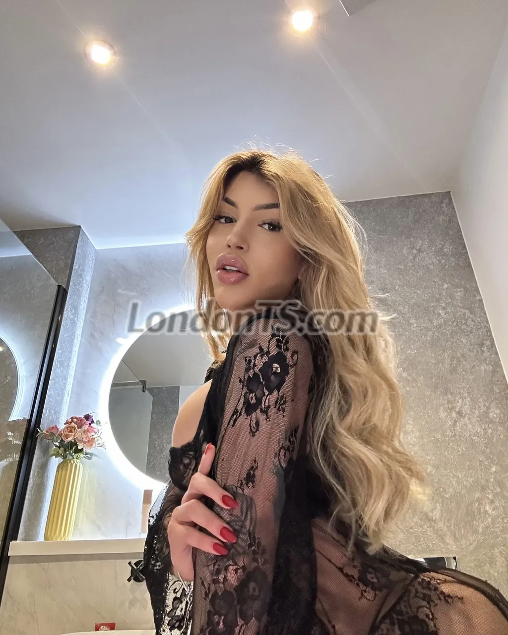 Escorts London, England Miss candy