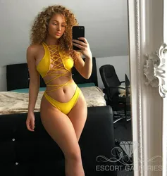 Escorts Paris, France Julia