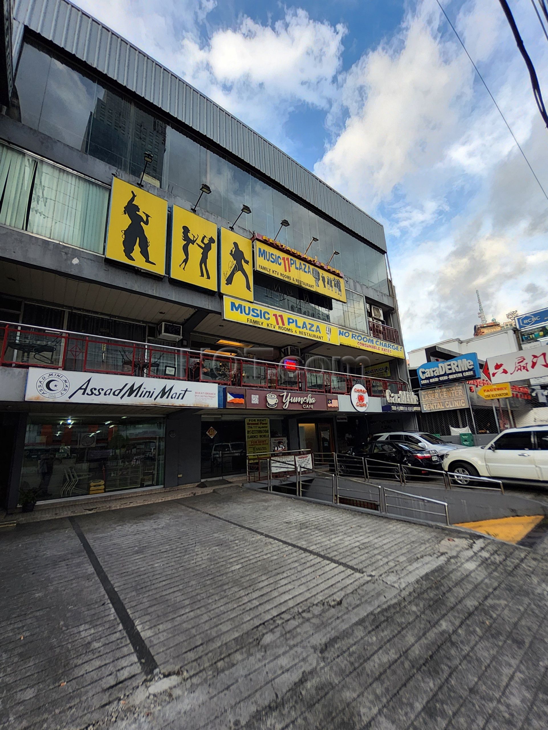 Manila, Philippines Music 11 Plaza