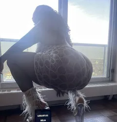 Escorts Niagara Falls, Ontario Selia