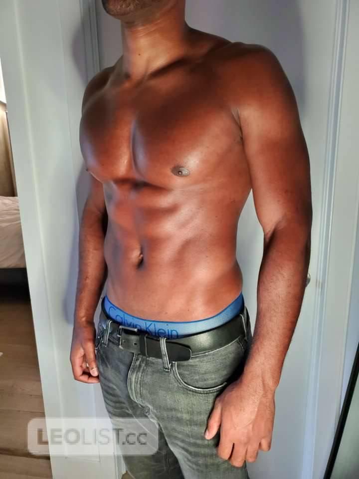 Escorts Windsor, Connecticut HELLO LADIES .JAKE HERE NEW TO YOUR CITY.TEXT ME