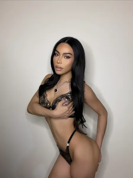 Escorts Long Beach, California Verse Vivi