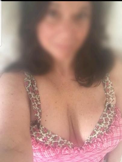 Escorts Virginia Beach, Virginia Easygoing female, Tall with big breasts!