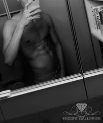 Escorts Hamburg, Germany Xamir7