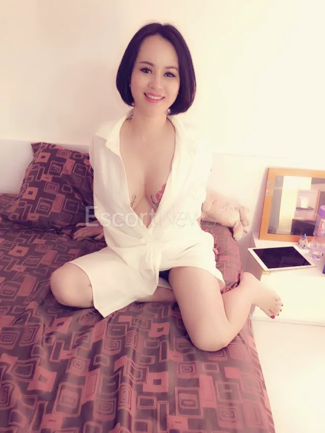 Escorts Hong Kong Moon