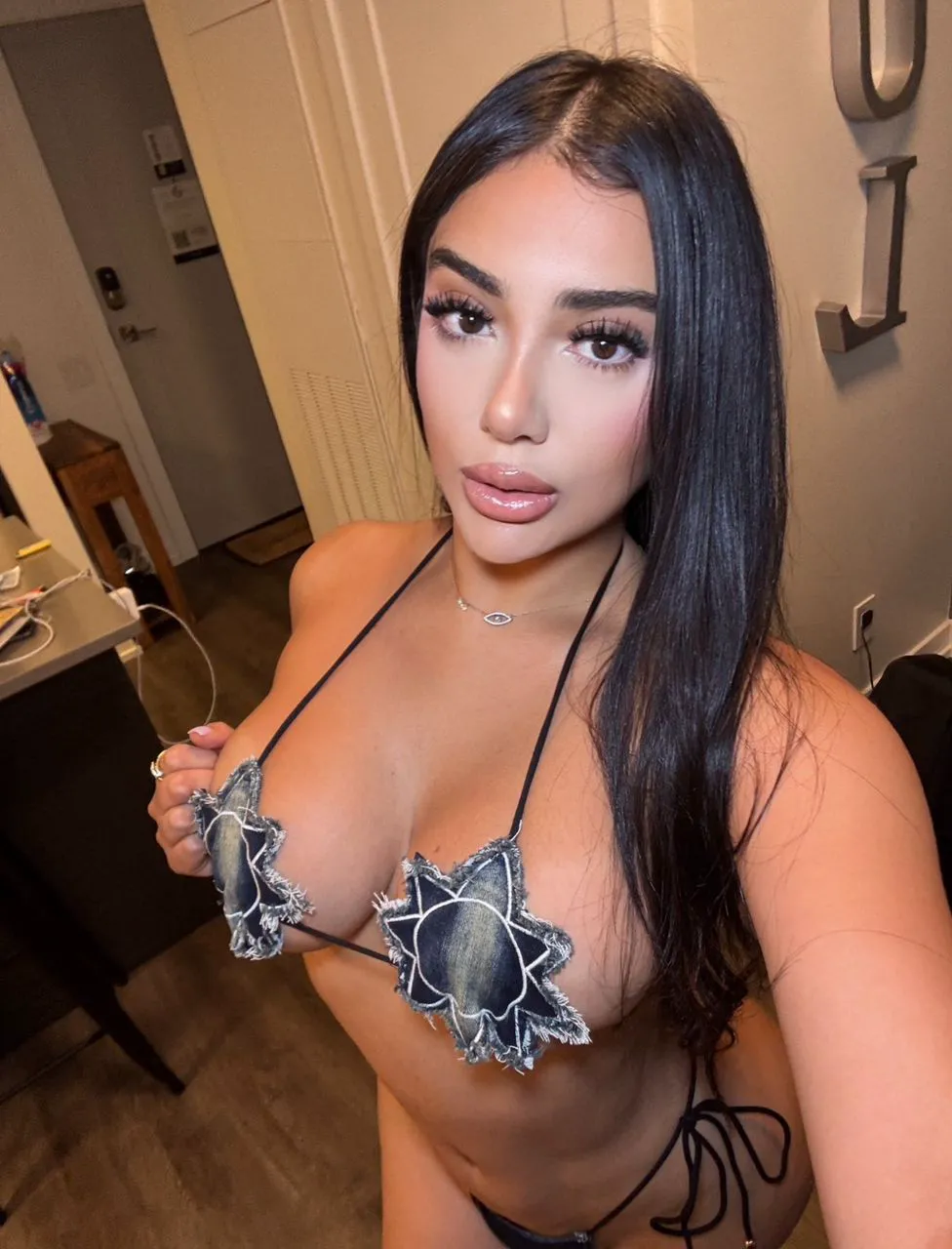 Escorts Sharm el-Sheikh, Egypt Bella