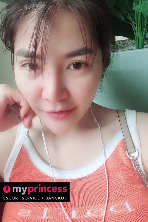 Escorts Bangkok, Thailand Awesome Adult Escort Yahoo GFE Receiving Golden Shower