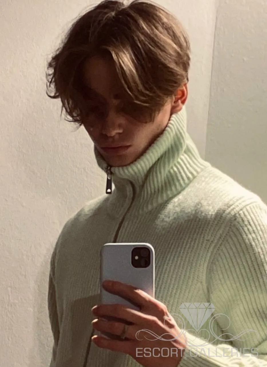 Escorts Moscow, Russia Mark