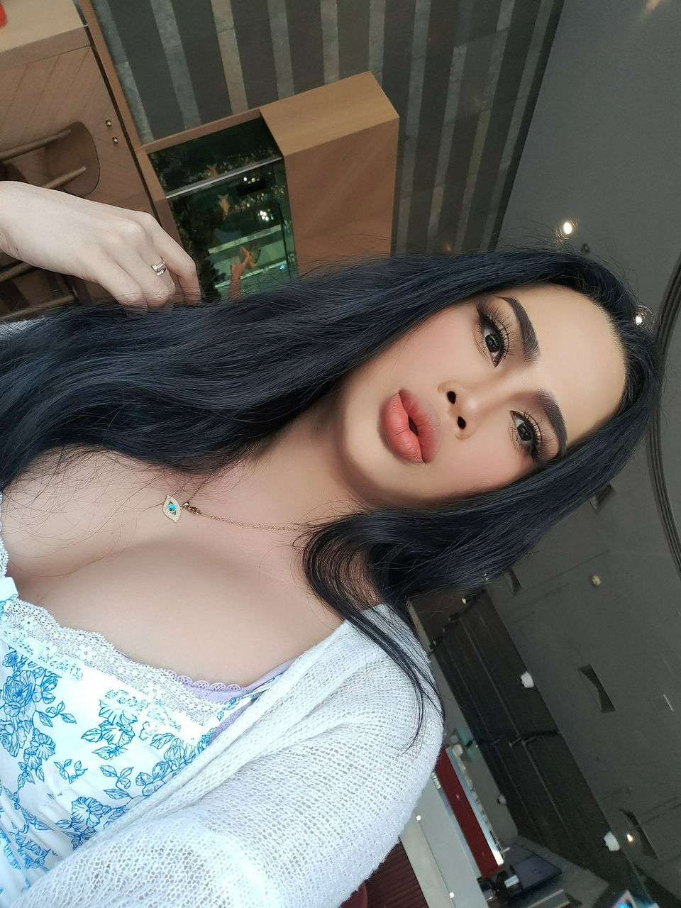 Escorts Dubai, United Arab Emirates Yumi