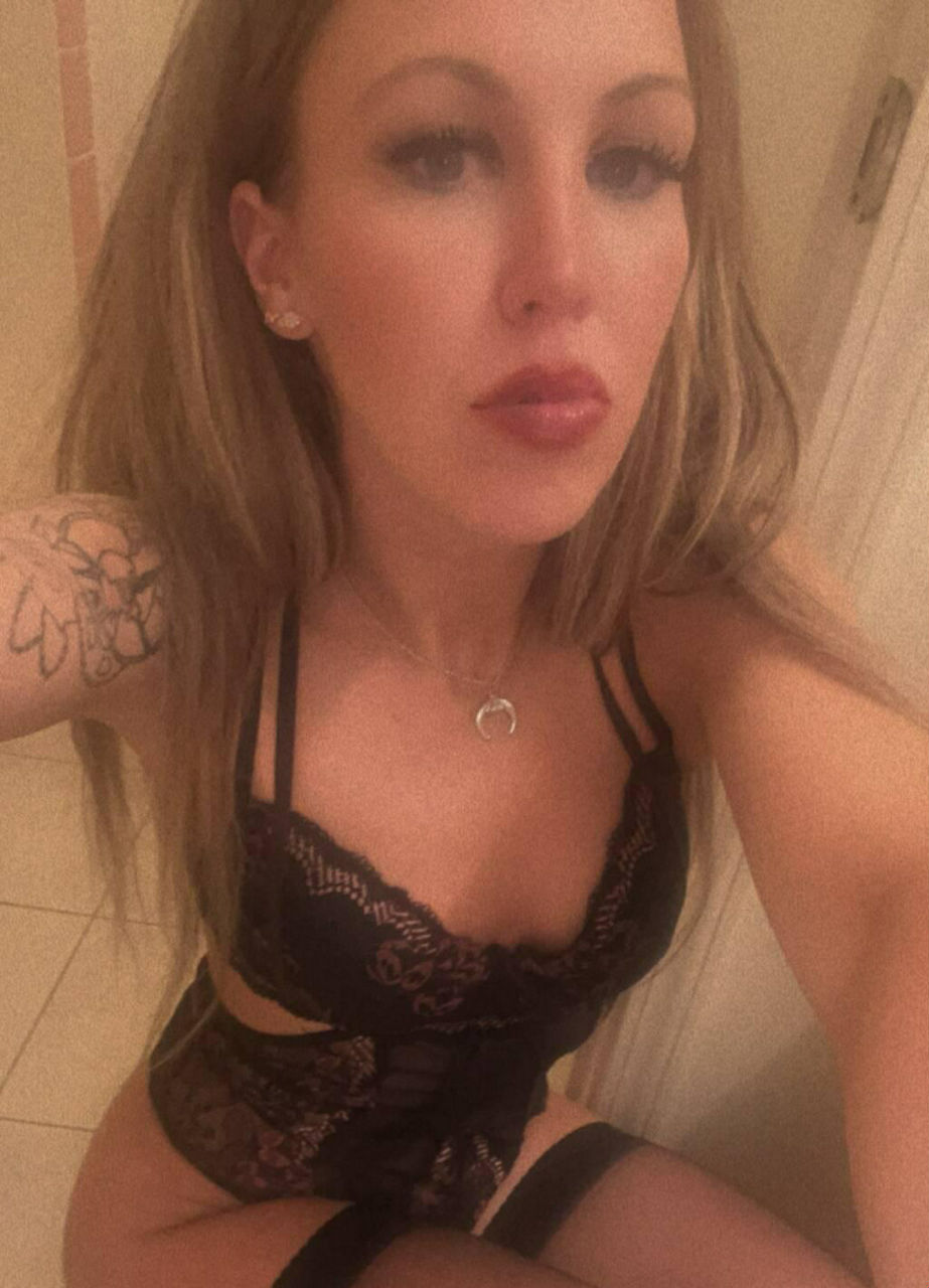 Escorts Red Deer, Alberta Alexis 587.417.0453