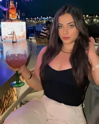 Escorts Dubai, United Arab Emirates Pooja Malhotra