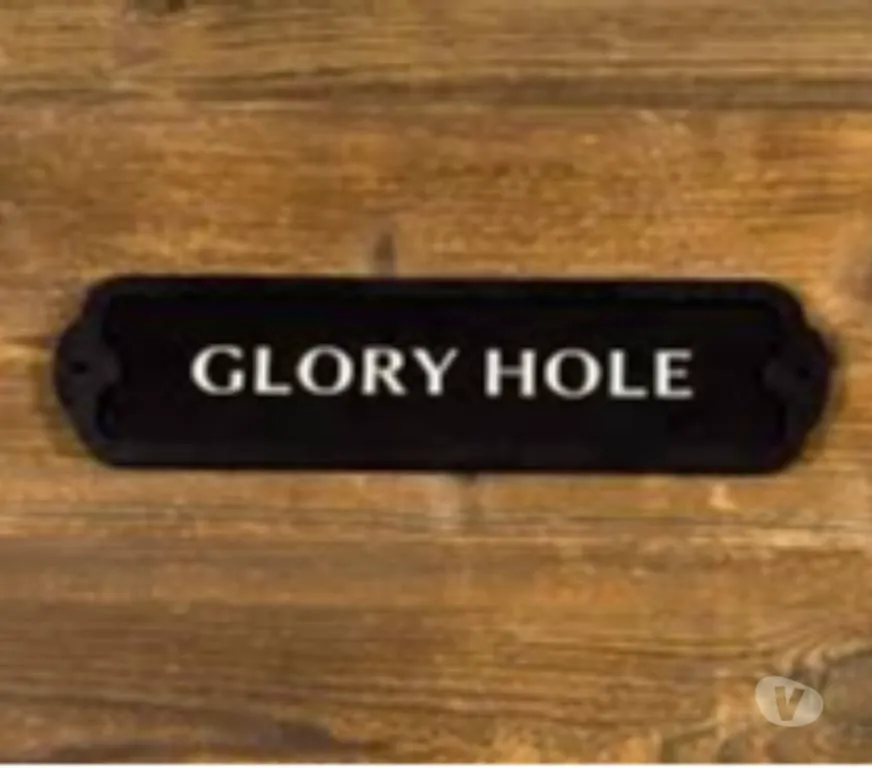 Escorts Norwich, England GLORY HOLE - NORWICH - discrete anonymous fun offered