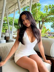 Escorts Abu Dhabi, United Arab Emirates Bella