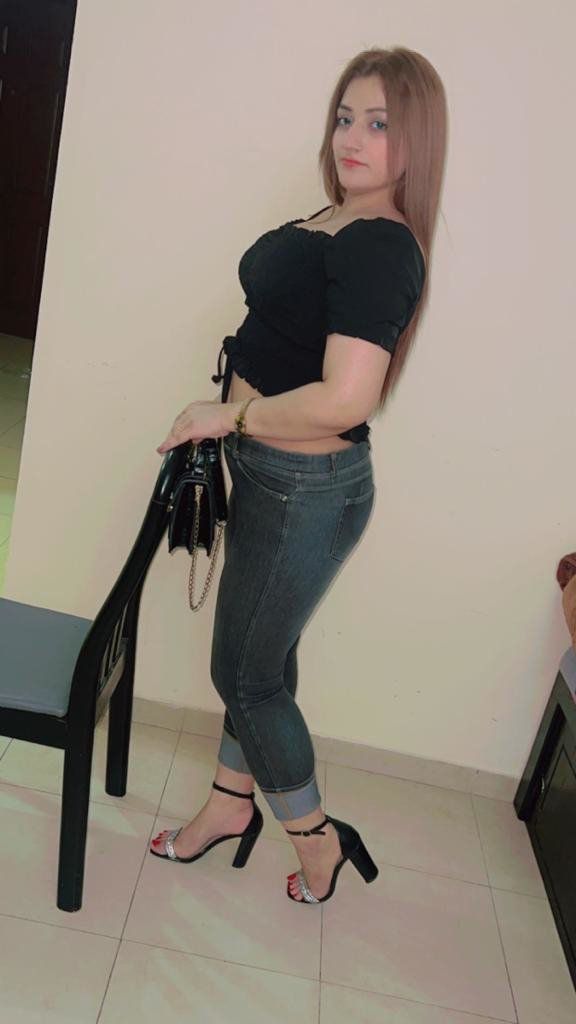 Escorts Abu Dhabi, United Arab Emirates Divyanshi Busty Indian