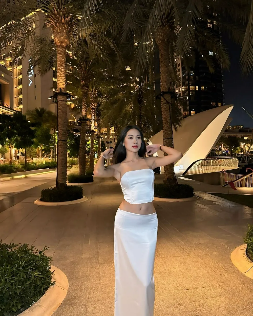 Escorts Dubai, United Arab Emirates Linda ( Video Call if You Want )