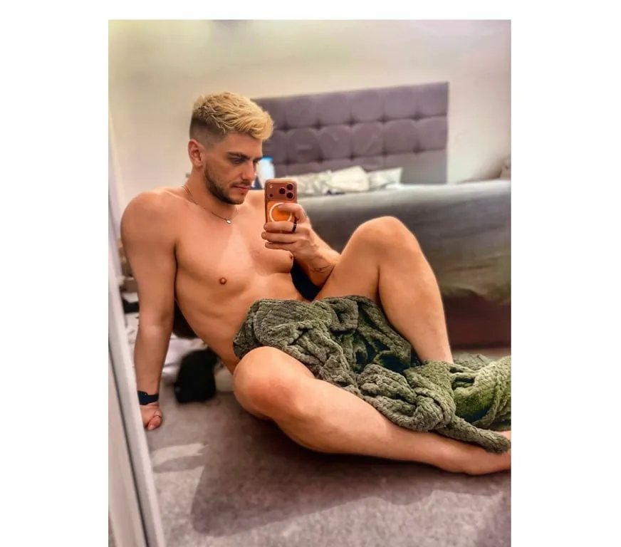 Escorts Glasgow, Scotland 6ft, 8.x5:5, v chilled British lad avl in and outcall😈