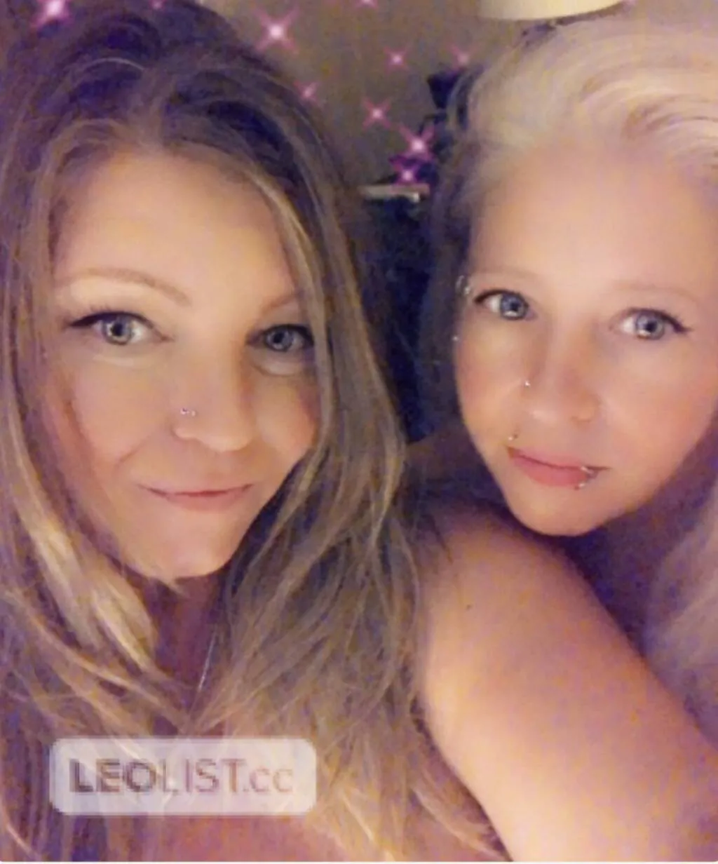 Escorts Kitchener, Ontario Hot interactive REAL Sister's Tonight only