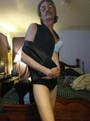 Escorts Cedar Rapids, Iowa Tall feminine sexy submissive kinky