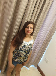 Escorts Dubai, United Arab Emirates Karishma Housewife