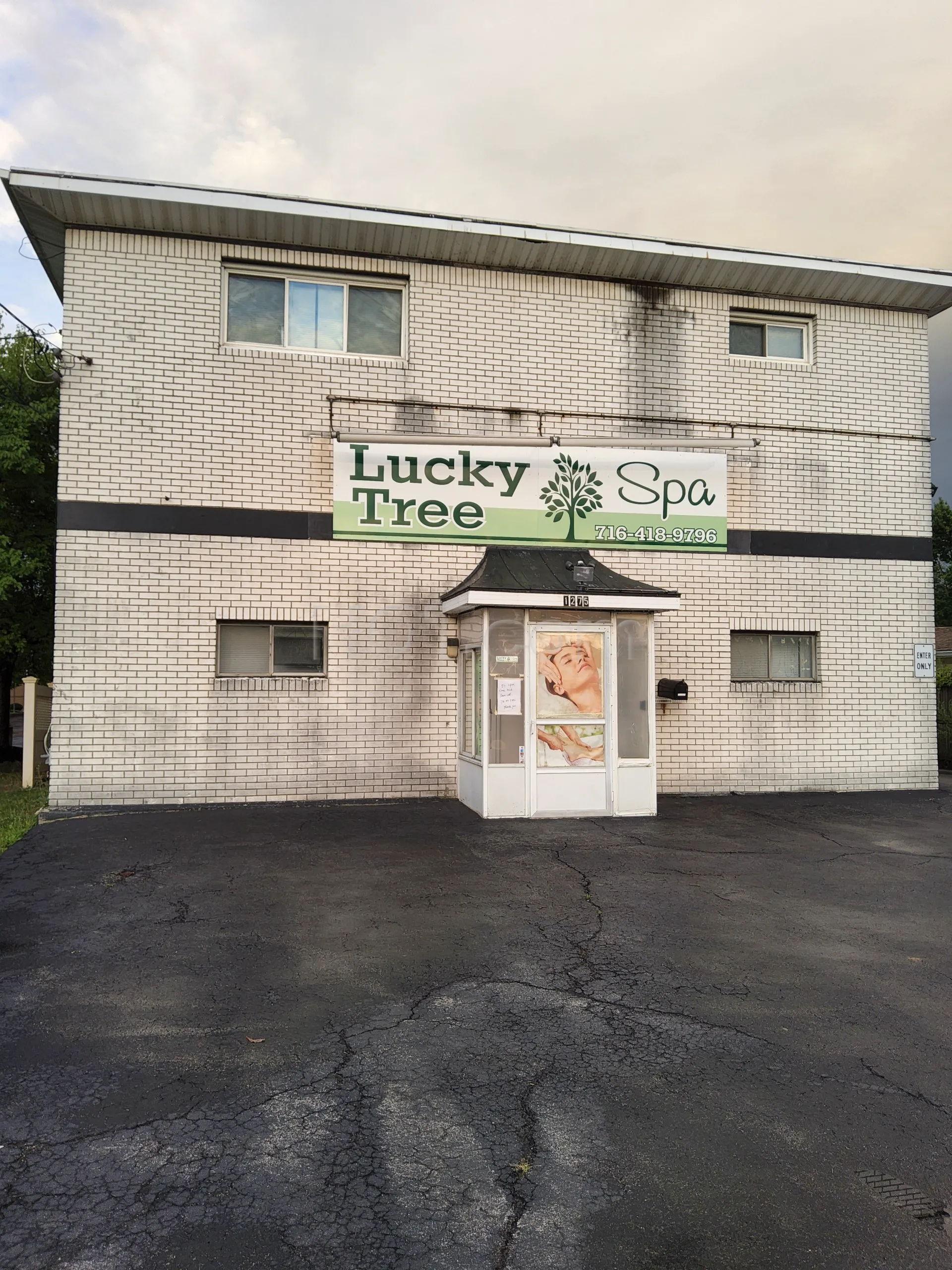 North Tonawanda, New York Lucky Tree Spa