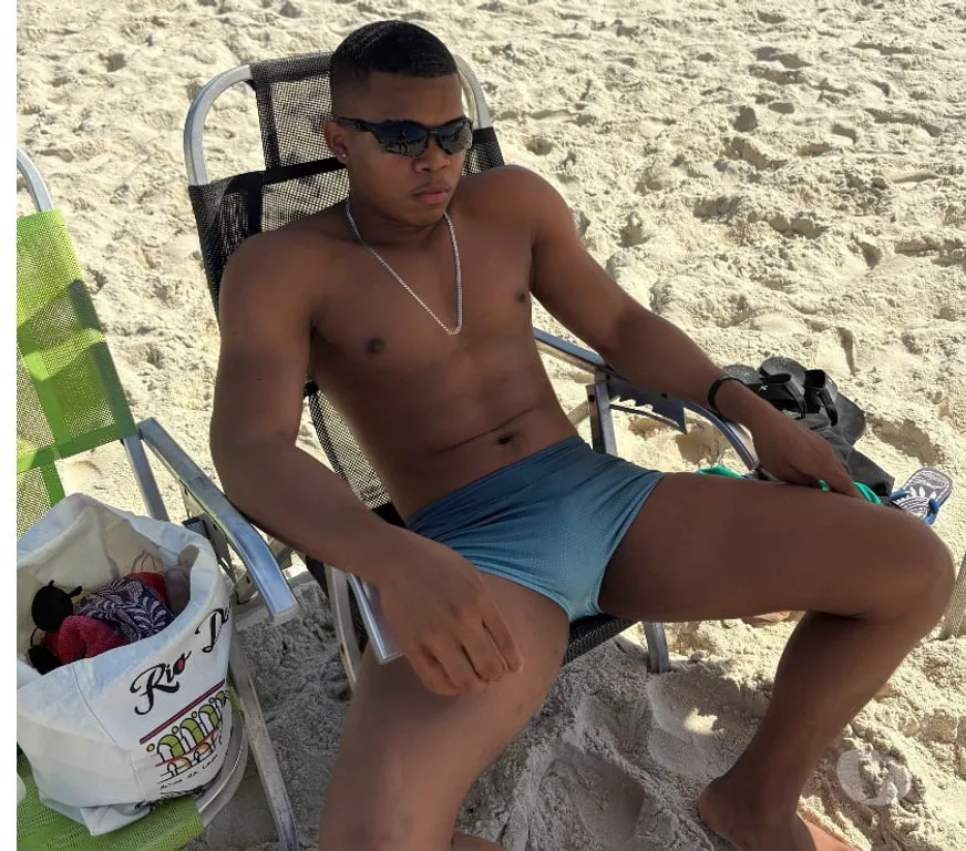 Escorts Bristol, England 19-year-old dominant heterosexual male🇧🇷