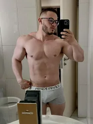 Escorts Paris, France Masseur_Muscle