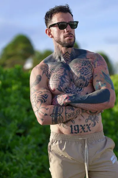 Escorts Chicago, Illinois Talltattooed