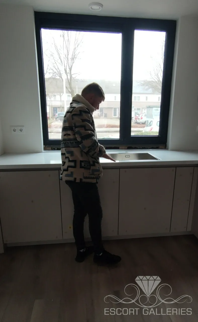 Escorts Tilburg, Netherlands Mrfix