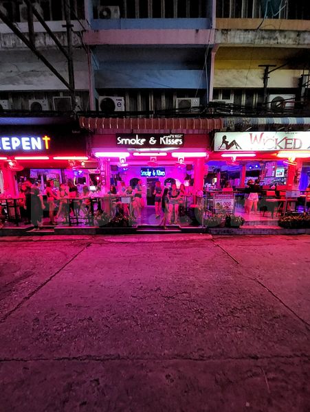Beer Bar / Go-Go Bar Pattaya, Thailand Smoke & Kisses