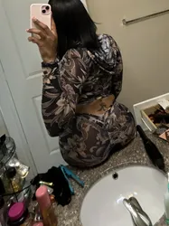 Escorts Oklahoma City, Oklahoma 9” Top & Bottom Lori