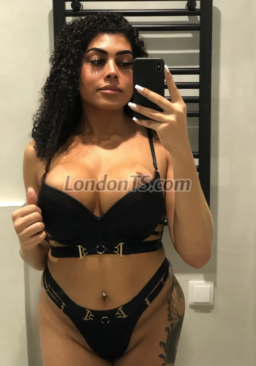 Escorts London, England Gabriela Reis TS