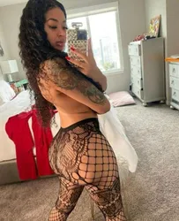 Escorts Orlando, Florida I'm available and seeking a submissive slave