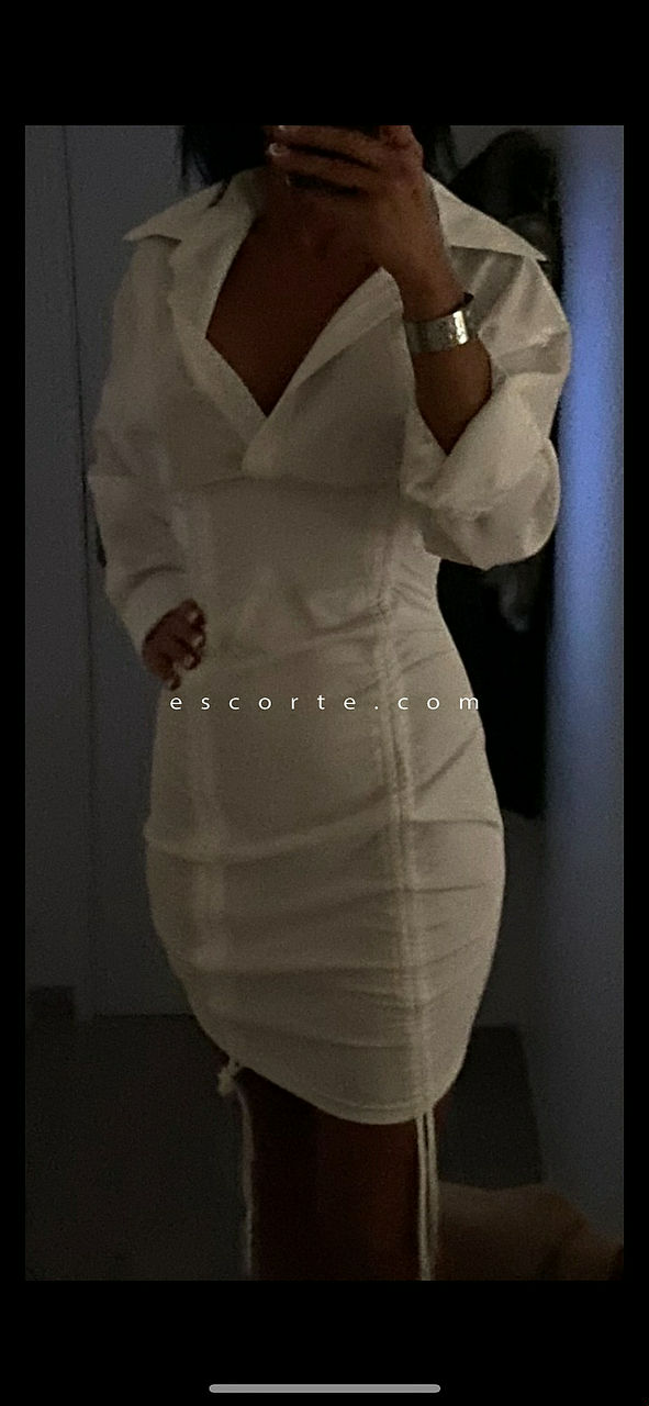 Escorts Lyon, France lea