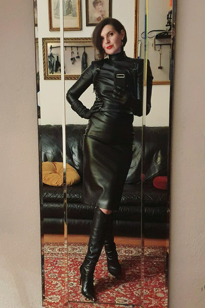 Escorts Lisbon, Portugal Mistress Elena (Real Dominatrix / BDSM)