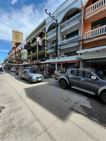 Beer Bar Pattaya, Thailand Dive Bar