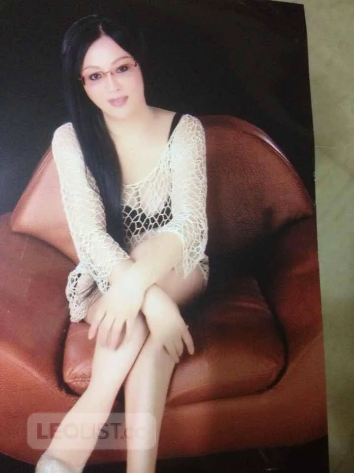 Escorts Dollard, Saskatchewan New Vietnamese, she is barely 21! Anal lover