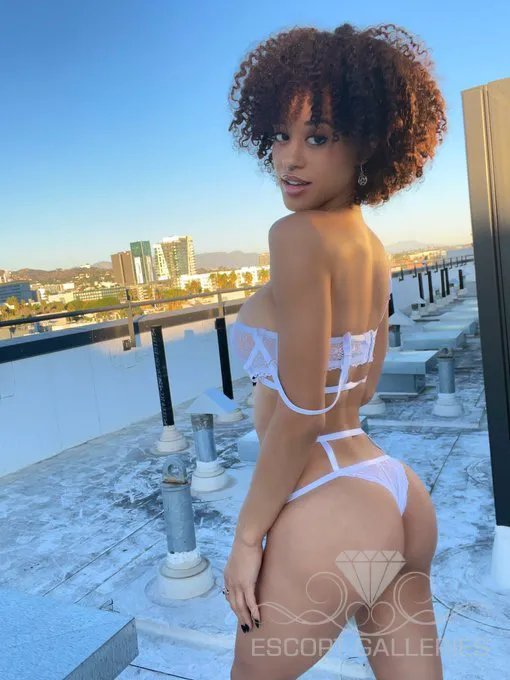 Escorts Paris, France Astrid