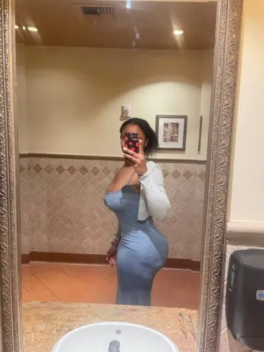 Escorts Orlando, Florida Relaxation Redefined by a Stunning Chocolate Queen