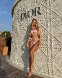 Escorts Dubai, United Arab Emirates Hilera