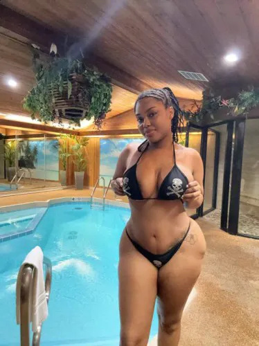 Escorts Orlando, Florida Relaxation Redefined by a Stunning Chocolate Queen