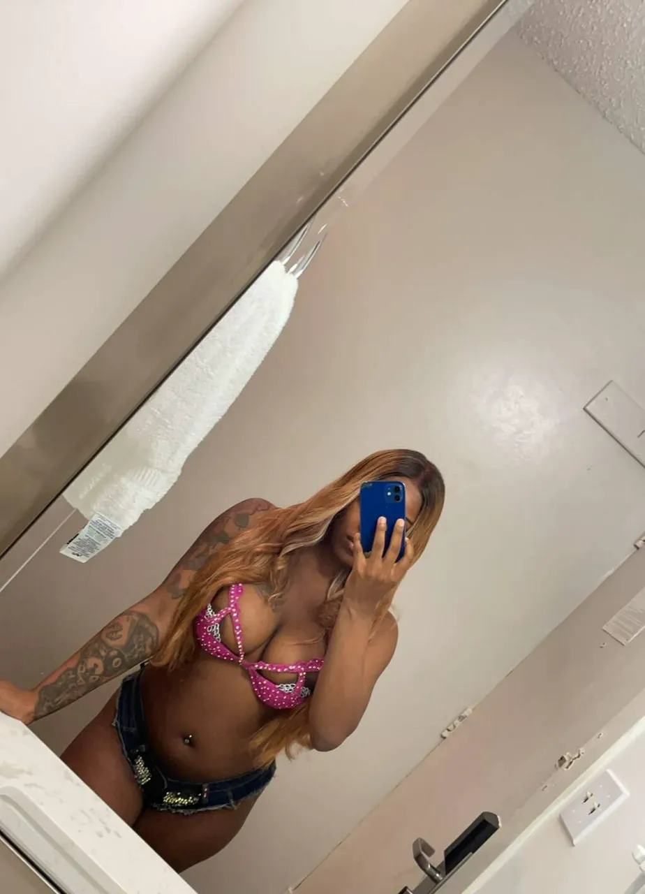 Escorts Edmonton, Alberta Stacy