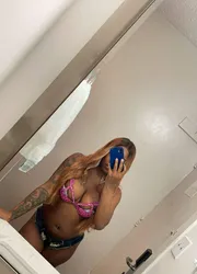 Escorts Edmonton, Alberta Stacy