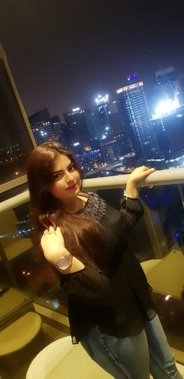 Escorts Dubai, United Arab Emirates Laila Busty Milf